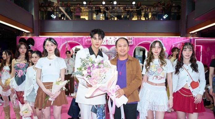 สยามเซ็นเตอร์ จับมือ โทรฟี่ จัดแฟชั่นโชว์ “Siam Center x TROFI Flower Love Fashion Show” รับวาเลนไทน์