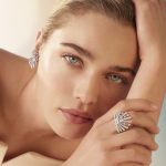 ประกายแห่งแสงแรกของช่างศิลป์เครื่องประดับแห่งแสงตะวัน สู่ผลงานจิวเวลรี่ชั้นสูงใหม่ปี 2025 ของเมซง FRED