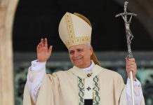 โป๊ปอเมริกันองค์แรกขึ้นรับตำแหน่งยิ่งใหญ่ เรียกร้องหยุดสงคราม-สร้างความสามัคคี