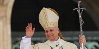 โป๊ปอเมริกันองค์แรกขึ้นรับตำแหน่งยิ่งใหญ่ เรียกร้องหยุดสงคราม-สร้างความสามัคคี