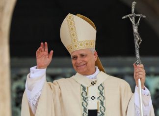 โป๊ปอเมริกันองค์แรกขึ้นรับตำแหน่งยิ่งใหญ่ เรียกร้องหยุดสงคราม-สร้างความสามัคคี