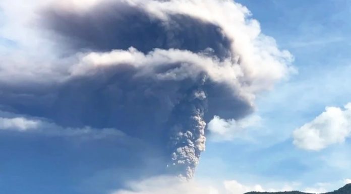 ภูเขาไฟเลโวโตบี ลากี-ลากี บนเกาะฟลอเรส ปะทุรุนแรง อินโดนีเซียยกระดับเตือนภัยขั้นสูงสุด