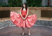 หลอมรวมแฟชั่นกับหุ่นยนต์ วิศวกรสาวเปลี่ยนโค้ดให้กลายเป็นเวทมนตร์ลงในชุดเจ้าหญิง