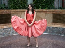 หลอมรวมแฟชั่นกับหุ่นยนต์ วิศวกรสาวเปลี่ยนโค้ดให้กลายเป็นเวทมนตร์ลงในชุดเจ้าหญิง