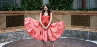 หลอมรวมแฟชั่นกับหุ่นยนต์ วิศวกรสาวเปลี่ยนโค้ดให้กลายเป็นเวทมนตร์ลงในชุดเจ้าหญิง