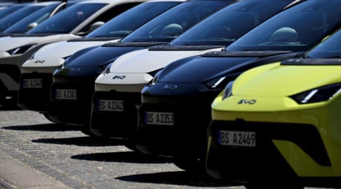 ตลาดรถยนต์จีนร้อนแรง หลังราคาแข่งดุ นักลงทุนหวั่น “สงครามราคา” ทำลายอุตสาหกรรม