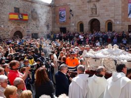 นักบุญหญิงผู้ไม่เลือนหาย: เทเรซาแห่งอาวีลาเผยร่างต่อสาธารณะสเปนอีกครั้งหลังผ่านไป 440 ปี