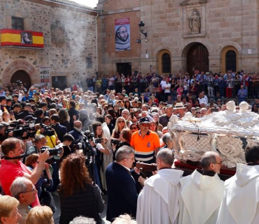 นักบุญหญิงผู้ไม่เลือนหาย: เทเรซาแห่งอาวีลาเผยร่างต่อสาธารณะสเปนอีกครั้งหลังผ่านไป 440 ปี