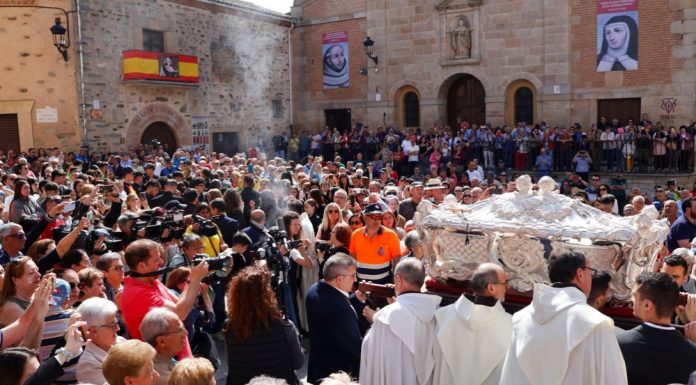 นักบุญหญิงผู้ไม่เลือนหาย: เทเรซาแห่งอาวีลาเผยร่างต่อสาธารณะสเปนอีกครั้งหลังผ่านไป 440 ปี