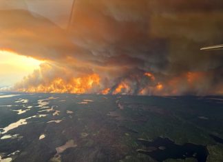 แมนิโทบาประกาศภาวะฉุกเฉิน หลังไฟป่าคร่าพื้นที่ราว 2 แสน เฮกตาร์ ชาวบ้านนับหมื่นต้องอพยพ