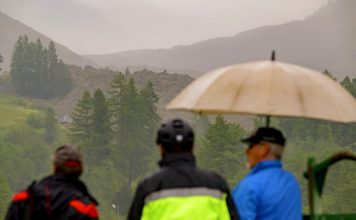 ภัยธรรมชาติถล่มสวิตเซอร์แลนด์ ธารน้ำแข็งละลายฝังหมู่บ้านใต้โคลน