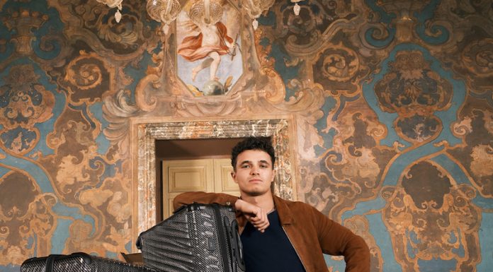 TUMI ฉลองเปิดตัวกระเป๋าเดินทางรุ่น 19 DEGREE LITE ด้วยแคมเปญโฆษณาที่นำแสดงโดยแบรนด์แอมบาสเดอร์ระดับโลก LANDO NORRIS