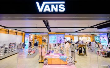 สยามเซ็นเตอร์ ชวนทุกคนไปท่องอวกาศ กับ VANS X SPACE MOLLY CAPSULE พร้อมของขวัญพิเศษ ที่ร้าน Vans สาขา Siam Center