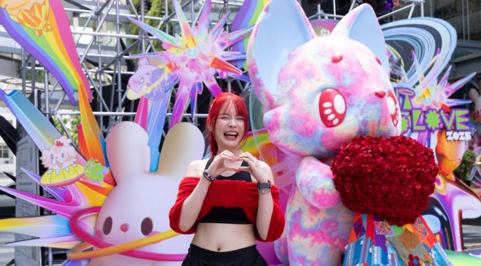 สยามเซ็นเตอร์ ชูพลังไทยสร้างสรรค์ ต้อนรับเทศกาลไพร์ด กับ SIAM CENTER x PORIIN “The Galaxy of Love” และ “TITAN FUR” โดย กลุ่มคอมมูนิตี้นักสร้างสรรค์ภูมิปัญญาไทยจากทั่วประเทศ