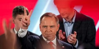 โปแลนด์เปลี่ยนผู้นำ คาโรล นาฟร็อกกี ชนะเลือกตั้งประธานาธิบดี ด้วยคะแนนเฉียดฉิว