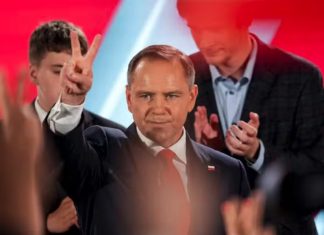 โปแลนด์เปลี่ยนผู้นำ คาโรล นาฟร็อกกี ชนะเลือกตั้งประธานาธิบดี ด้วยคะแนนเฉียดฉิว