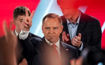 โปแลนด์เปลี่ยนผู้นำ คาโรล นาฟร็อกกี ชนะเลือกตั้งประธานาธิบดี ด้วยคะแนนเฉียดฉิว