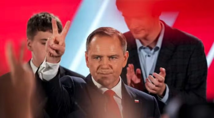 โปแลนด์เปลี่ยนผู้นำ คาโรล นาฟร็อกกี ชนะเลือกตั้งประธานาธิบดี ด้วยคะแนนเฉียดฉิว