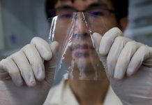 พลิกวิกฤตขยะทะเล ญี่ปุ่นพัฒนาพลาสติกละลายในน้ำได้ภายในชั่วโมง