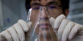 พลิกวิกฤตขยะทะเล ญี่ปุ่นพัฒนาพลาสติกละลายในน้ำได้ภายในชั่วโมง