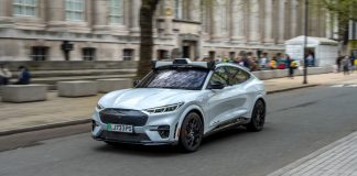 รถแท็กซี่ไร้คนขับ Uber คาดวิ่งจริงในลอนดอน ปี 2026 ตามกฎหมายใหม่