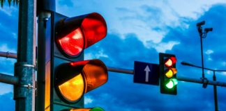 กทม.เผย ไฟจราจรอัจฉริยะระบบ AI ลดรถติด 41% เตรียมติดตั้งเพิ่มอีก 200 แยก