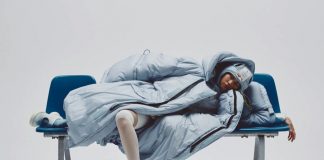 ญี่ปุ่นแก้ปัญหานอนหลับไม่เพียงพอ ด้วยเสื้อแจ็คเก็ตกล่อมนอน ตัวช่วยที่ทำให้ให้งีบหลับได้ทุกที่