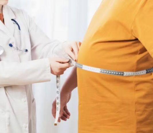 เมื่อไขมันหน้าท้องรบกวนการนอน เบื้องหลังที่มากกว่าความอ้วนคือสัญญาณเตือนภัยสุขภาพการนอนและจิตใจ