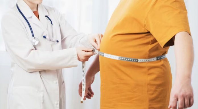 เมื่อไขมันหน้าท้องรบกวนการนอน เบื้องหลังที่มากกว่าความอ้วนคือสัญญาณเตือนภัยสุขภาพการนอนและจิตใจ