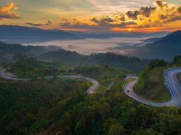 ทางหลวง 1081 เส้นทางในฝันของนักเดินทาง งดงาม คดโค้ง และเปี่ยมเสน่ห์ล้านนา ในฐานะถนนที่สวยที่สุดของประเทศไทย