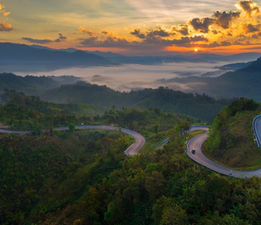 ทางหลวง 1081 เส้นทางในฝันของนักเดินทาง งดงาม คดโค้ง และเปี่ยมเสน่ห์ล้านนา ในฐานะถนนที่สวยที่สุดของประเทศไทย