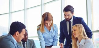 ถ้าอยากเติบโตจริง จงกล้าฟังคำวิจารณ์ แนวคิดจากนักจิตวิทยาและทฤษฎีสู่ความสำเร็จที่หลายคนไม่กล้าก้าว