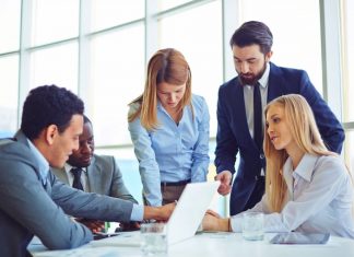 ถ้าอยากเติบโตจริง จงกล้าฟังคำวิจารณ์ แนวคิดจากนักจิตวิทยาและทฤษฎีสู่ความสำเร็จที่หลายคนไม่กล้าก้าว