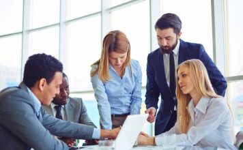 ถ้าอยากเติบโตจริง จงกล้าฟังคำวิจารณ์ แนวคิดจากนักจิตวิทยาและทฤษฎีสู่ความสำเร็จที่หลายคนไม่กล้าก้าว