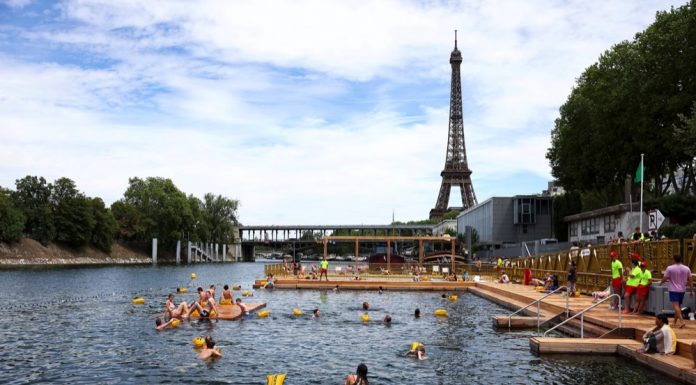 แม่น้ำแซนกลับมามีชีวิตในรอบ 100 ปี ชาวเมืองได้ลงเล่นน้ำอีกครั้ง หลังฟื้นฟูมูลค่าพันล้านยูโร