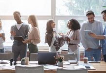 การเข้าออฟฟิศทุกวันยังจำเป็น? เปิดมุมมอง Emma Grede ผู้ร่วมก่อตั้งแบรนด์พันล้านสู่กุญแจความสำเร็จ