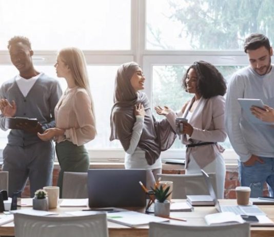 การเข้าออฟฟิศทุกวันยังจำเป็น? เปิดมุมมอง Emma Grede ผู้ร่วมก่อตั้งแบรนด์พันล้านสู่กุญแจความสำเร็จ