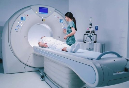 CT Scan อนาคตที่ต้องจ่าย? เครื่องมือช่วยชีวิต แต่เสี่ยงมะเร็งร้าย ฉาย CT Scan อย่างไรให้ปลอดภัย ทำความเข้าใจความเสี่ยงและประโยชน์