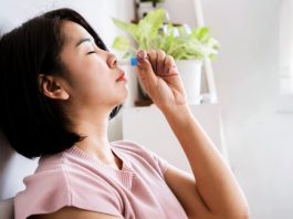 ยาดมที่ไทยฮิตทั่วโลก แต่รู้หรือไม่ว่าอาจซ่อนเชื้อราภายใน? แพทย์เตือน ยาดมเก่าเปิดฝาทิ้งอาจทำลายปอดโดยไม่รู้ตัว