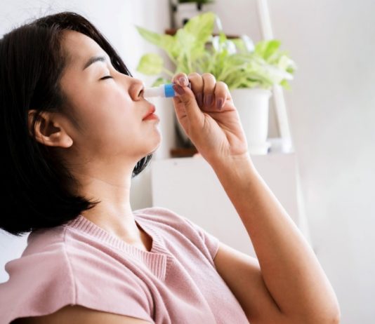 ยาดมที่ไทยฮิตทั่วโลก แต่รู้หรือไม่ว่าอาจซ่อนเชื้อราภายใน? แพทย์เตือน ยาดมเก่าเปิดฝาทิ้งอาจทำลายปอดโดยไม่รู้ตัว