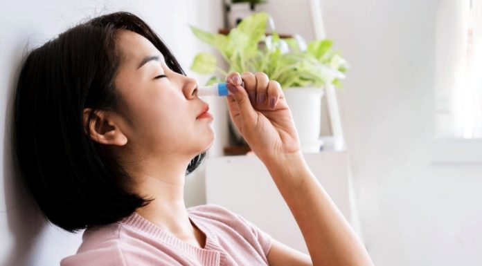 ยาดมที่ไทยฮิตทั่วโลก แต่รู้หรือไม่ว่าอาจซ่อนเชื้อราภายใน? แพทย์เตือน ยาดมเก่าเปิดฝาทิ้งอาจทำลายปอดโดยไม่รู้ตัว