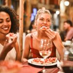 นั่งร่วมโต๊ะกับคนที่ไม่ชอบ อาจเพิ่มความเครียดและโรคภัย Deepak Chopra แนะนำ ร่วมโต๊ะให้ถูกคน สุขภาพดีกว่าเดิม