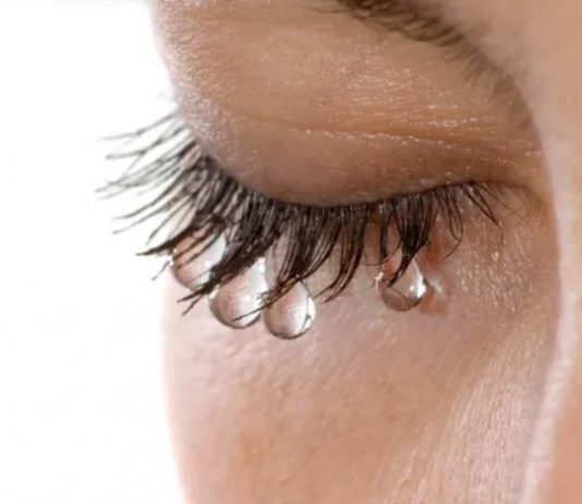 ทำไมน้ำตาถึงมีรสชาติ และแต่ละรสชาติ มีหลายความหมาย เบื้องหลังหยดน้ำใสที่มีราวทางวิทยาศาสตร์ที่ซ่อนอยู่