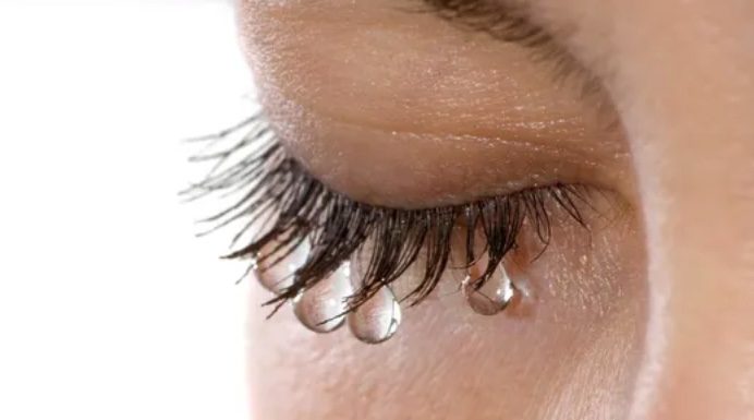 ทำไมน้ำตาถึงมีรสชาติ และแต่ละรสชาติ มีหลายความหมาย เบื้องหลังหยดน้ำใสที่มีราวทางวิทยาศาสตร์ที่ซ่อนอยู่