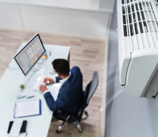 “Sick Building Syndrome” เมื่อ แอร์ ช่วยลดโรค แต่ก็อาจทำให้ป่วยได้เช่นกัน รู้ทันผลดี-ผลเสียของแอร์ในเมืองร้อน พร้อมวิธีดูแลสุขภาพ