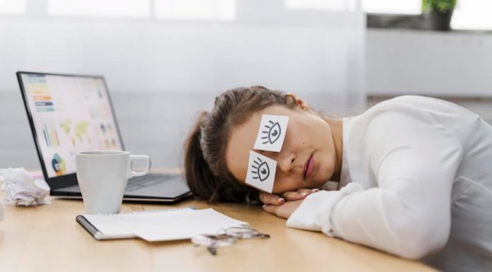 จากทริปแสนสนุกสู่โต๊ะทำงาน ปรับใจรับมือ Post-Vacation Blues ภาวะเศร้าหลังหยุดยาว เคล็ดลับจัดการอารมณ์หลังวันหยุดยาวให้กลับมาทำงานอย่างสดชื่น