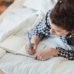 เคล็ดลับนอนหลับง่าย จดบันทึกคำขอบคุณ 3 ข้อ ก่อนเข้านอน Gratitude Journal วิธีง่ายๆ ลดความวิตกกังวล นอนหลับสบาย