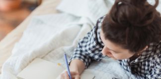 เคล็ดลับนอนหลับง่าย จดบันทึกคำขอบคุณ 3 ข้อ ก่อนเข้านอน Gratitude Journal วิธีง่ายๆ ลดความวิตกกังวล นอนหลับสบาย