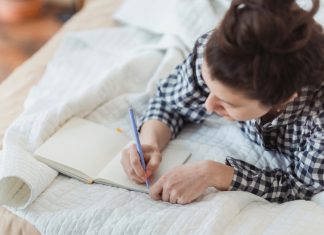 เคล็ดลับนอนหลับง่าย จดบันทึกคำขอบคุณ 3 ข้อ ก่อนเข้านอน Gratitude Journal วิธีง่ายๆ ลดความวิตกกังวล นอนหลับสบาย