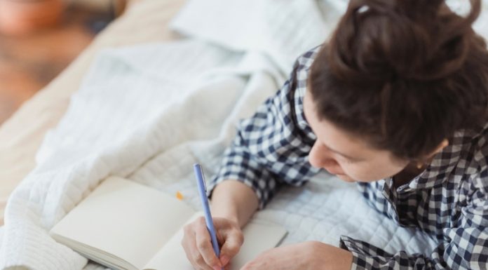 เคล็ดลับนอนหลับง่าย จดบันทึกคำขอบคุณ 3 ข้อ ก่อนเข้านอน Gratitude Journal วิธีง่ายๆ ลดความวิตกกังวล นอนหลับสบาย